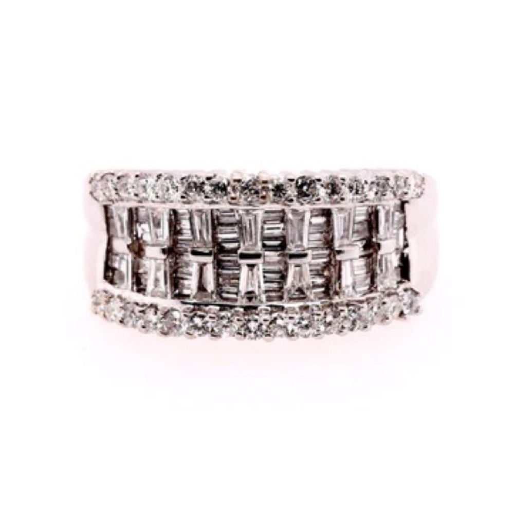 18k White Gold Diamond Ring